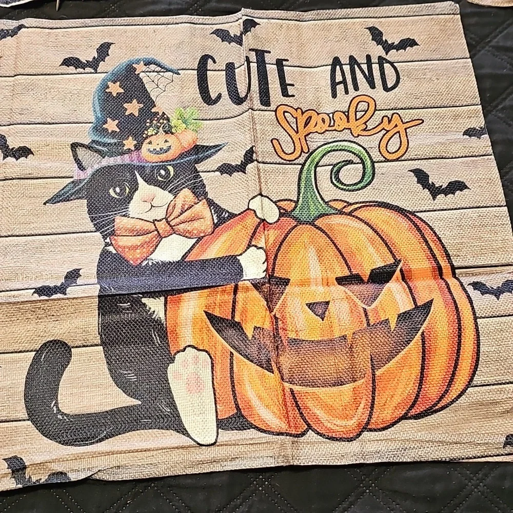 Nwt Halloween Themed Decorative Napkins Set 16x16